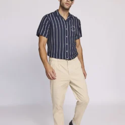 Redefined Rebel Pantalons Regular Bandplooibroek Jacko Heren Wolwit -Jack & Jones Verkoop 9cd71c8f8c7013726825c38895144427 scaled